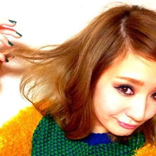 水原希子演繹的冬日暖意 SLY羽毛紗拼接毛衣，日系潮流的針織藝術(shù)